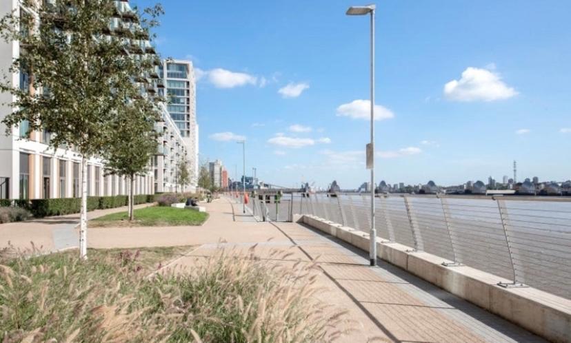 Large Double Room Overlooking The Thames ロンドン エクステリア 写真